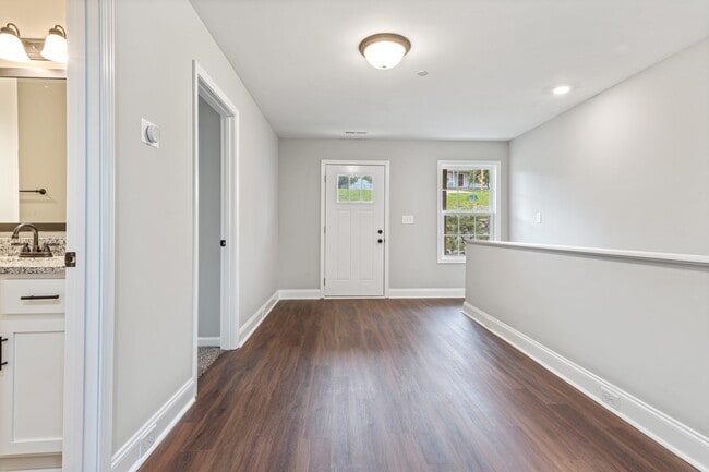 Building Photo - 2645 UNIT B Bell St