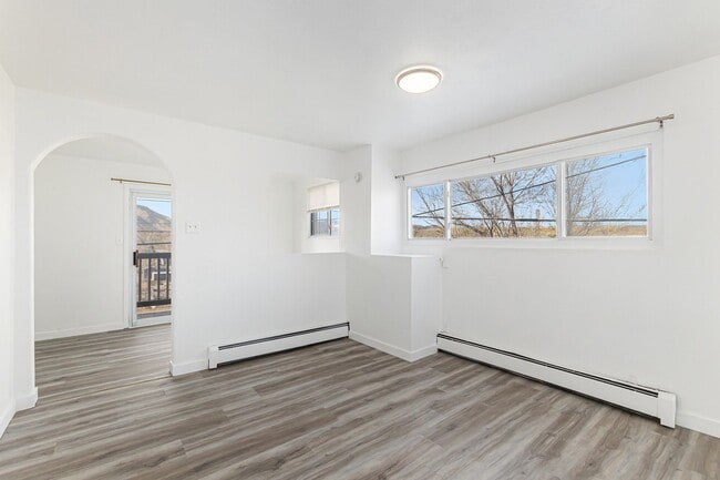 Building Photo - 8th15905