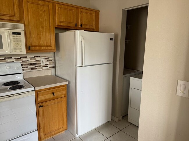 Building Photo - 5681 Bentgrass Dr
