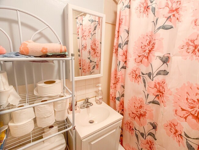 Building Photo - 6 Webster St