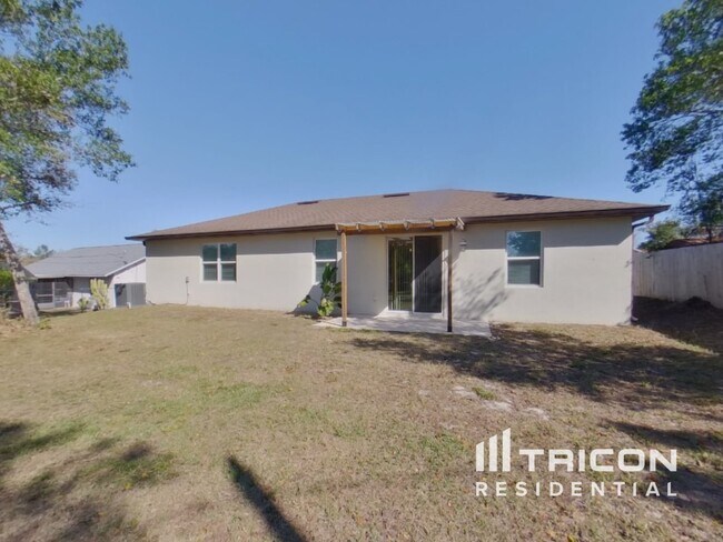 Building Photo - 719 4th Ave N