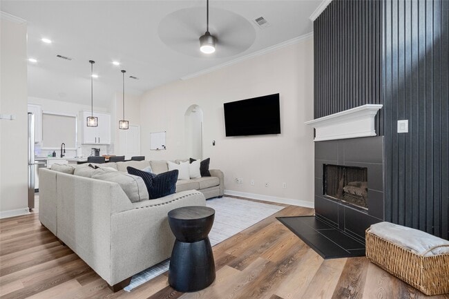 Building Photo - 711 Audra Ln