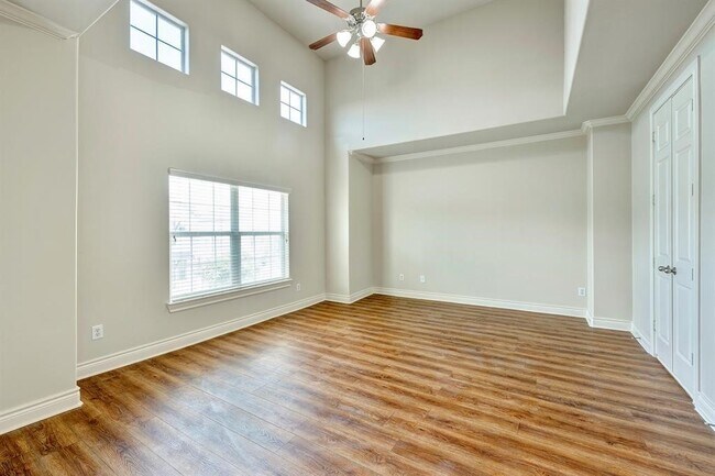 Building Photo - 2514 Maxroy St