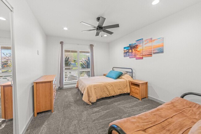 Building Photo - 1558 Wakefield Ave