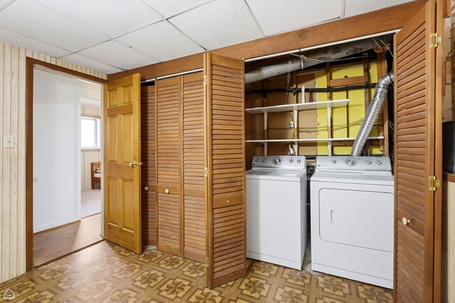 Building Photo - 409 Kensington Dr