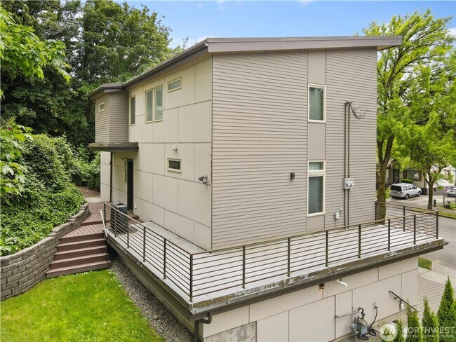 Building Photo - 4bd/3.75ba Seattle House