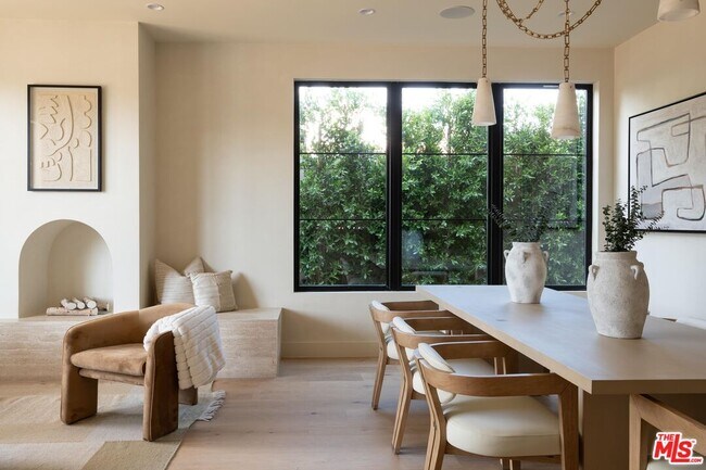 Building Photo - 11748 La Maida St