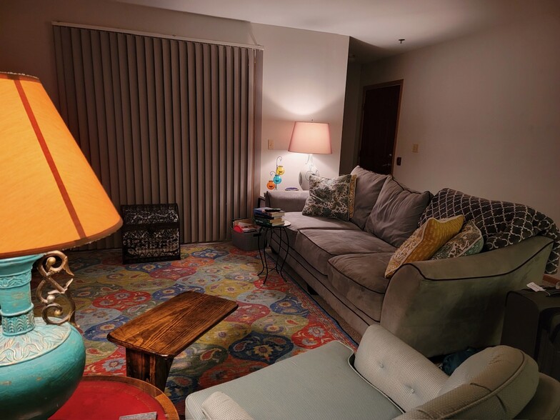 Living room - 135 W Oak Leaf Dr
