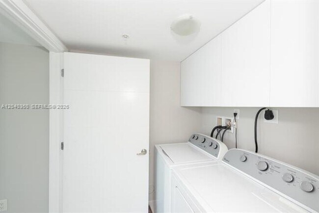 Building Photo - 400 Sunny Isles Blvd