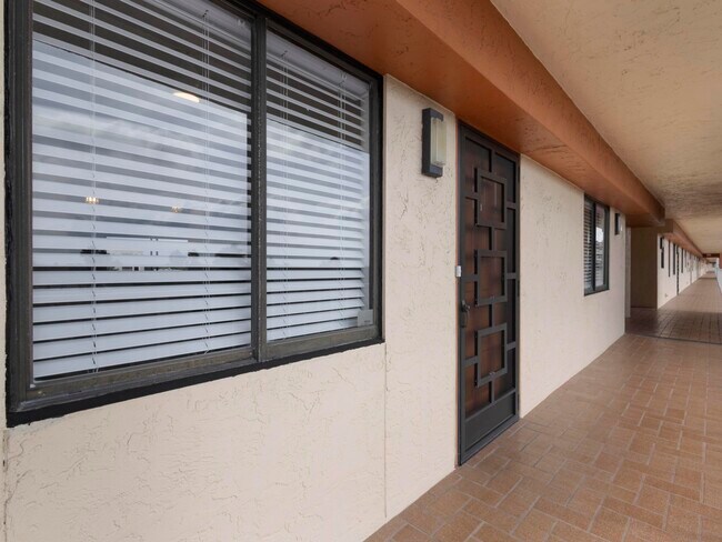 Building Photo - 7380 S Oriole Blvd