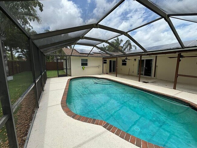 Building Photo - 5370 NW 29th Ct