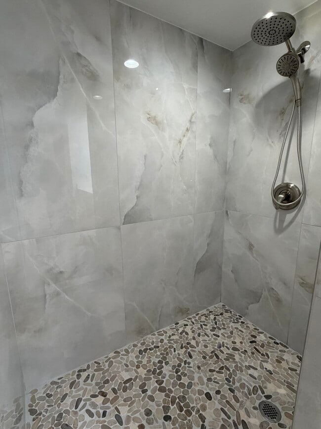 Building Photo - 5600 N Flagler Dr