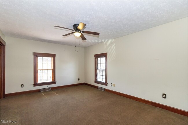 Building Photo - 559 Wadsworth Rd