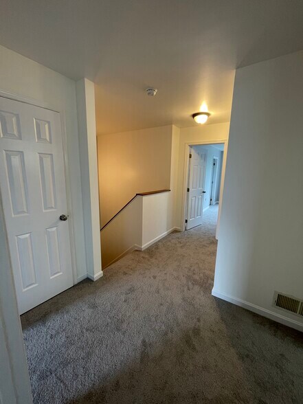 Hallway - 106 Fawn Rdg N