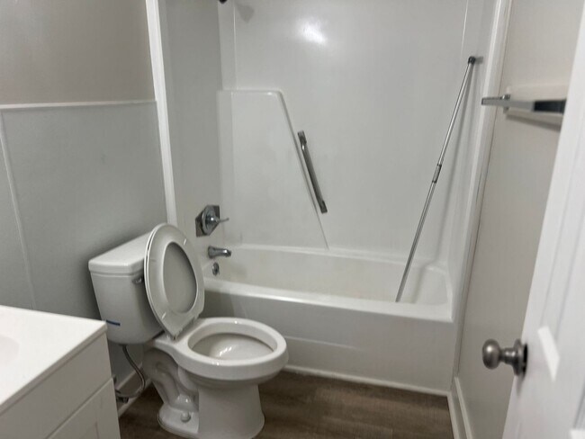 Building Photo - 112 Nandina Ct