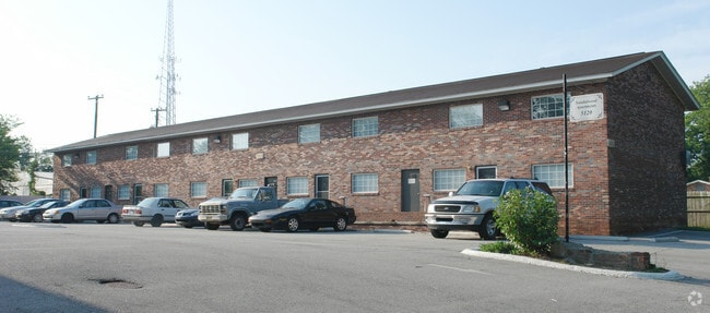 Primary Photo - 5120 Ridgewood Ave