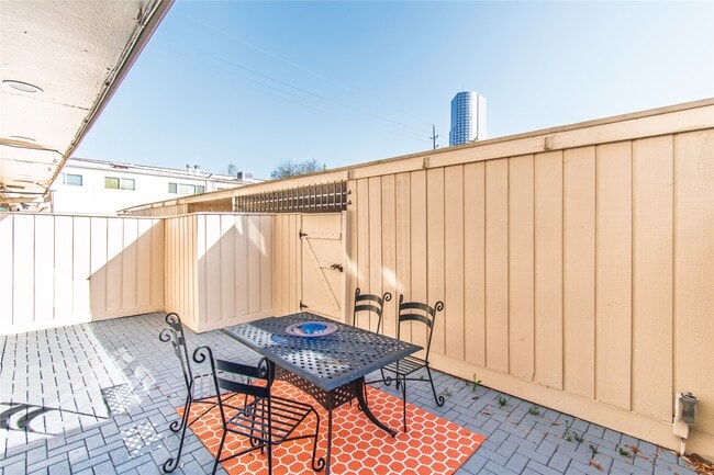 Building Photo - 5805 Valley Forge Dr