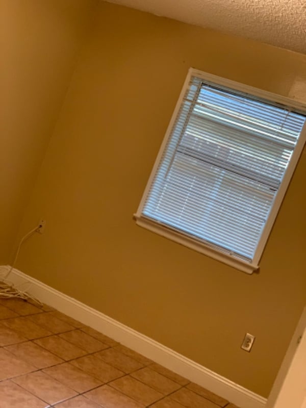Building Photo - 301 Cascade Dr