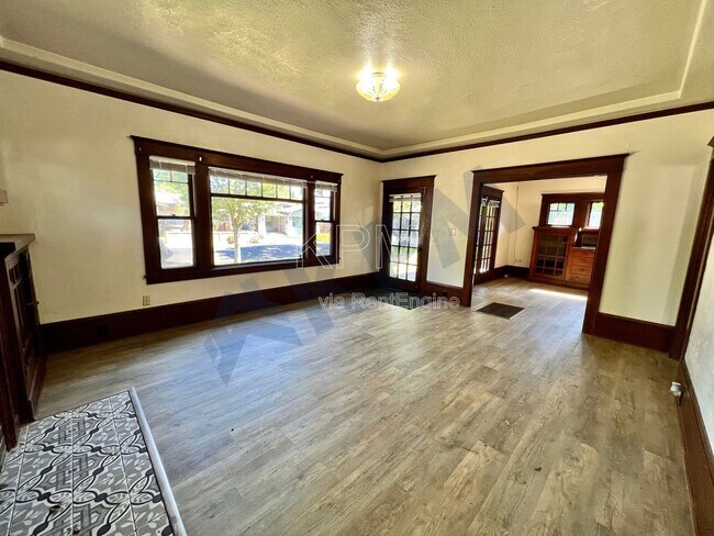 Building Photo - 1234 W Harding Way