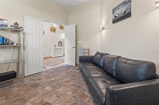 Building Photo - 10206 Shooting Star Ct