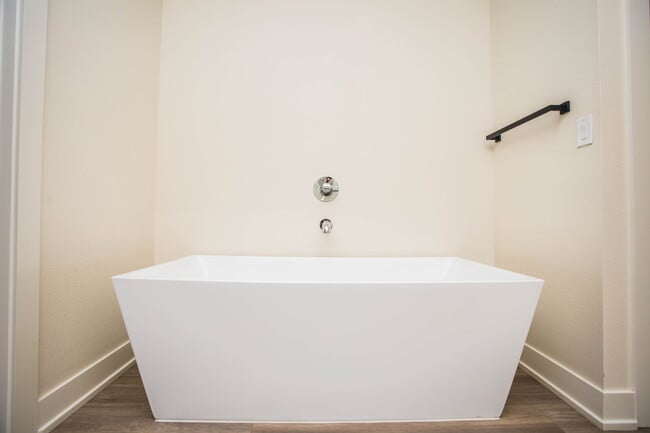 Building Photo - Luxury Living in the Estates at Vintage