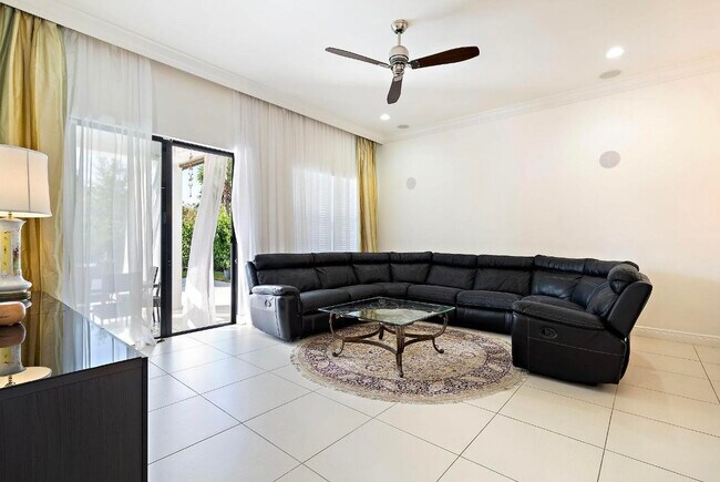 Building Photo - 6484 Vireo Ct