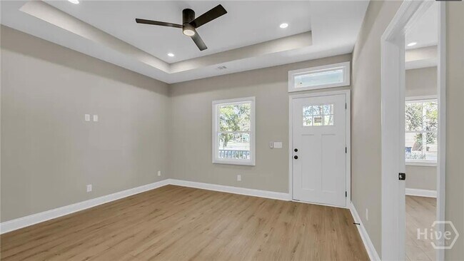 Building Photo - 1019 W 35th St