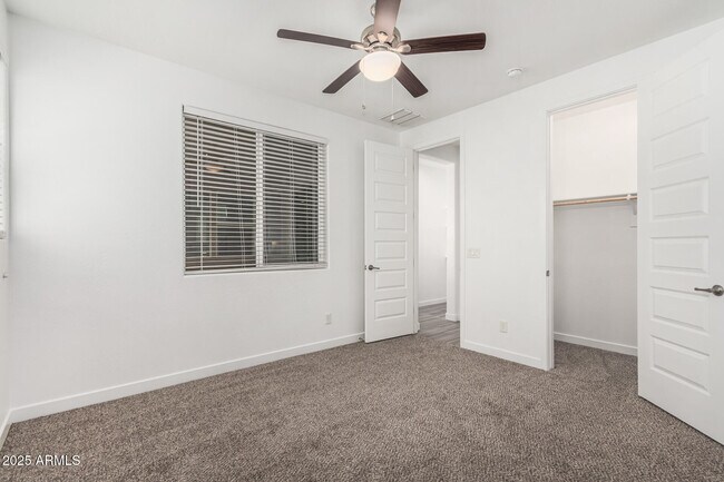 Building Photo - 7138 W Kent Dr