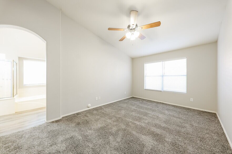 Building Photo - 9631 W Clara Ln
