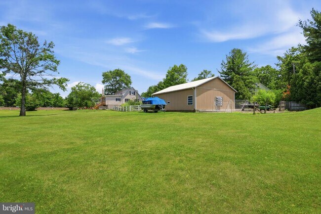 Building Photo - 1682 Creek Rd