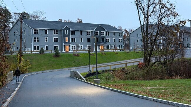 Building Photo - 251 Sladen St