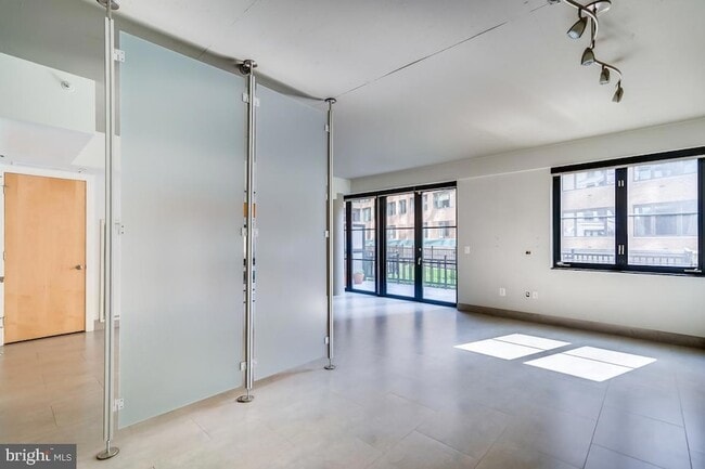 Building Photo - 1133 14th St NW