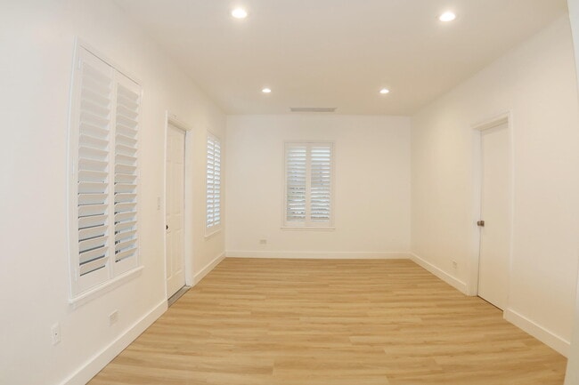 Building Photo - 614 Palm St