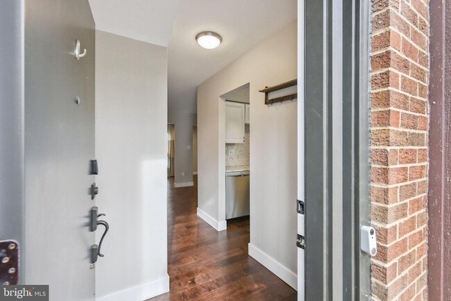 Building Photo - 7849 Briardale Terrace