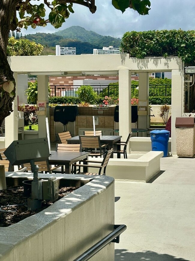 Building Photo - 1 bedroom 1 bath in Highly Desirable Building