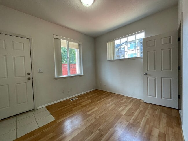 Building Photo - Hillsboro 3Bedroom 2.5 Bath + Den ~ Includes Washer & Dryer and Garage ~ Orenco Gardens Neighborh...