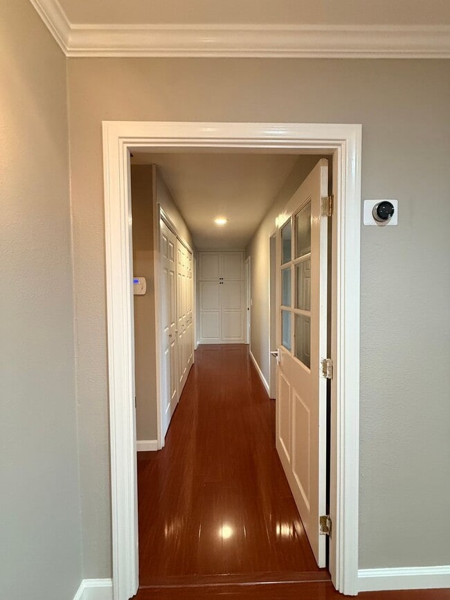 Building Photo - Upgraded 3-bedroom, 2-bath 1,240 sq. ft. i...