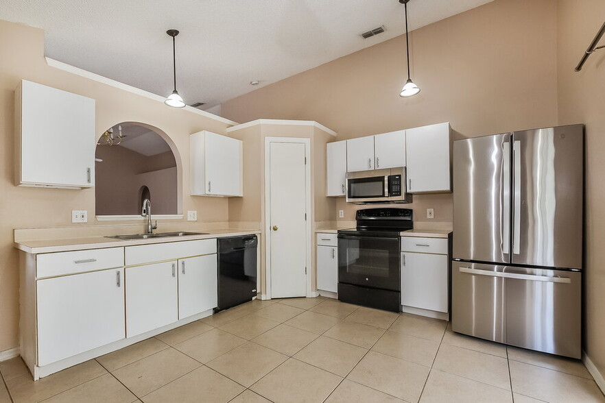 Building Photo - 331 Placid Lake Dr