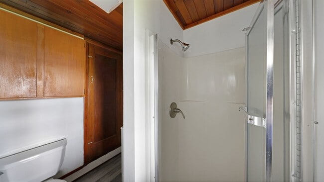 Building Photo - 2 Bed 2 Bath - View - Large Deck - Pet Fri...