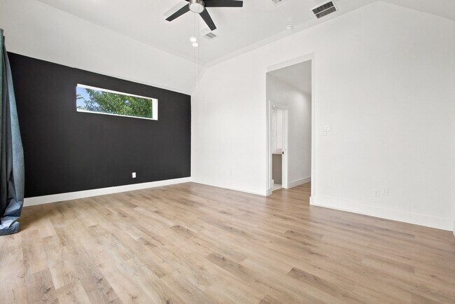 Building Photo - 4217 Hare St