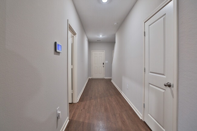 Building Photo - 6393 Raibow Row