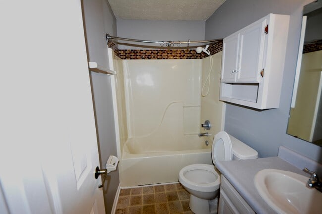 Building Photo - 9610 Claymore Dr