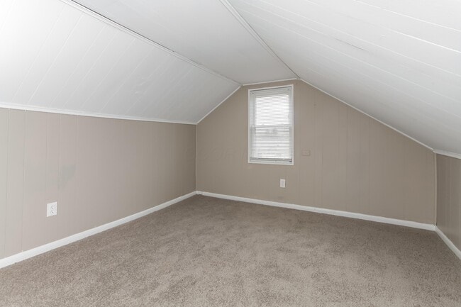 Building Photo - 1028 Midland Ave