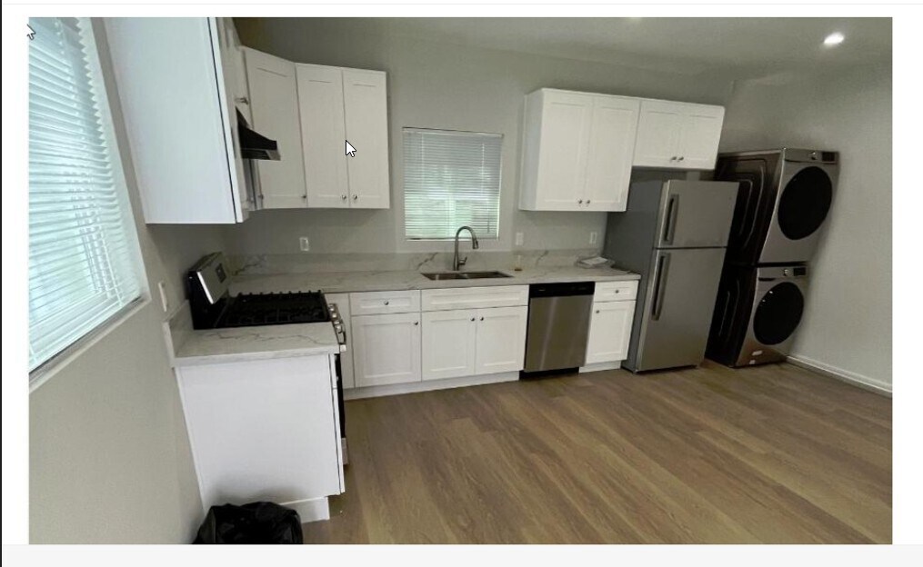 Building Photo - 120 N Lomita St