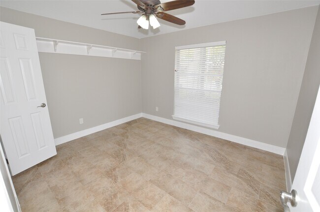 Building Photo - 26983 Crown Haven Dr