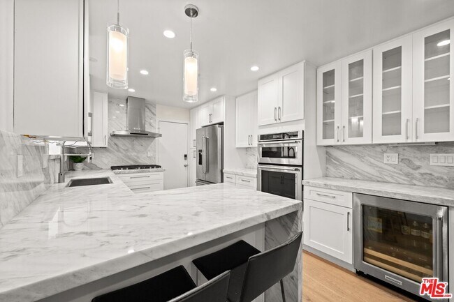 Building Photo - 4069 W Rosecrans Ave