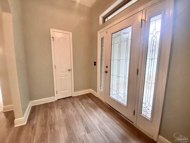 Building Photo - 8431 Ferlon Ave