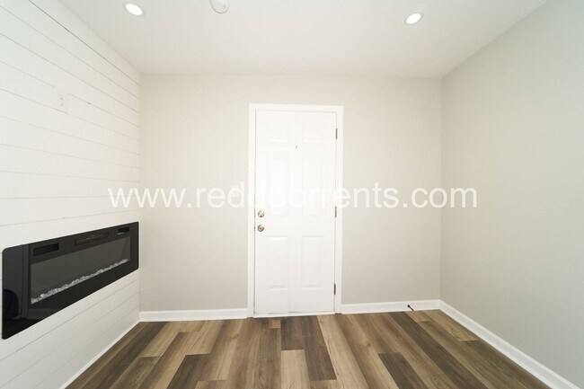 Building Photo - 1329 E Market St