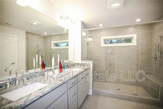 Building Photo - 2575 Clairebrooke Bnd