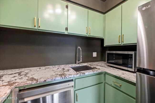 Building Photo - 1018 E Osborn Rd